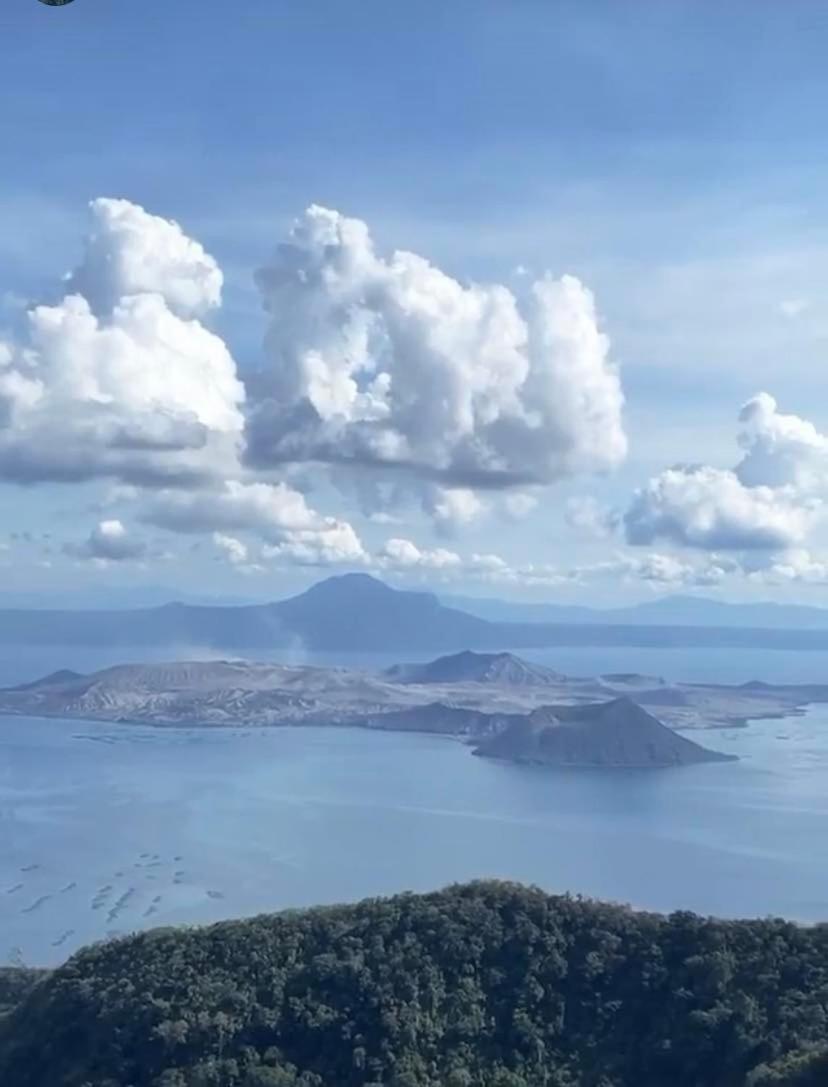 טגאיטאי Taal Lake View Wind Residences By Smco מראה חיצוני תמונה