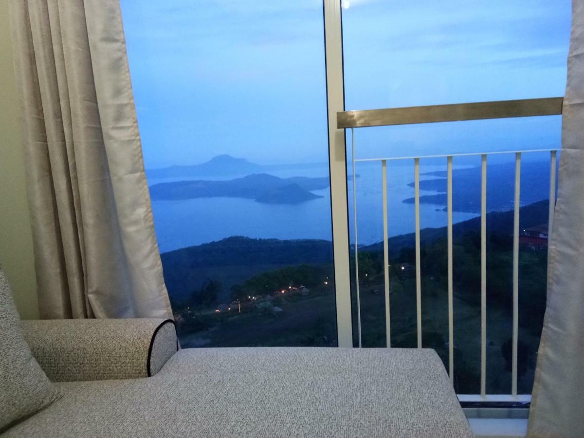 טגאיטאי Taal Lake View Wind Residences By Smco מראה חיצוני תמונה