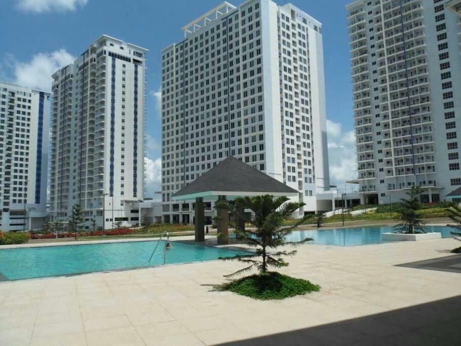 טגאיטאי Taal Lake View Wind Residences By Smco מראה חיצוני תמונה