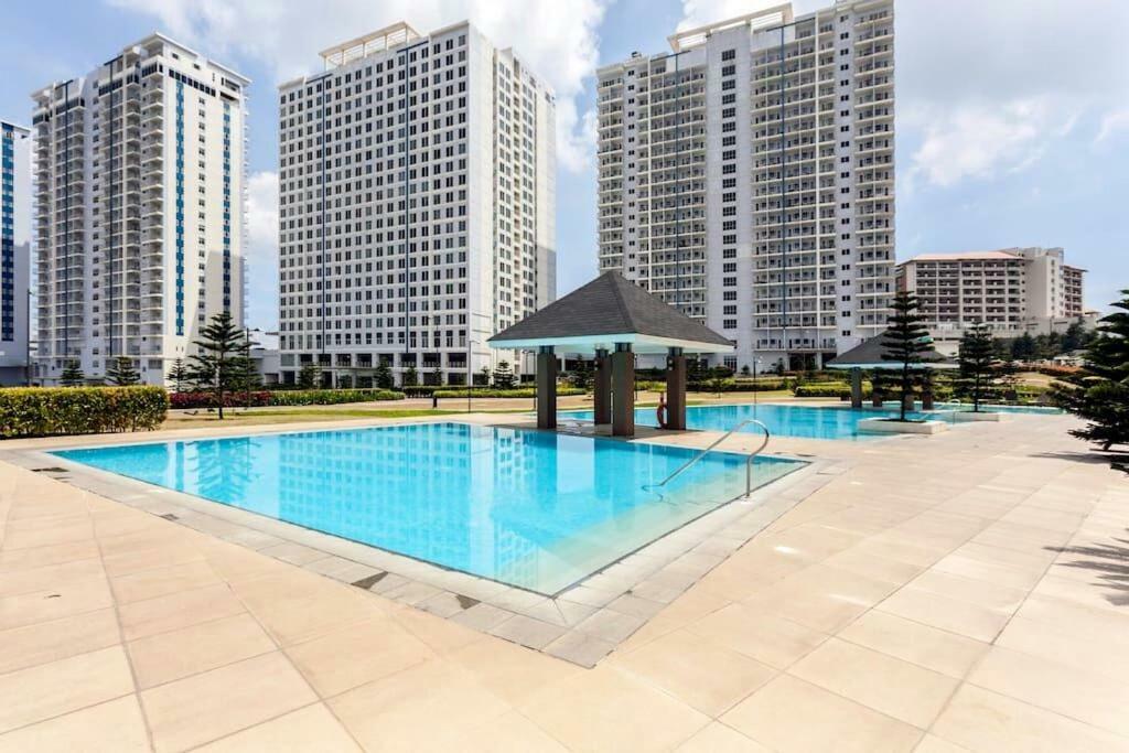 טגאיטאי Taal Lake View Wind Residences By Smco מראה חיצוני תמונה